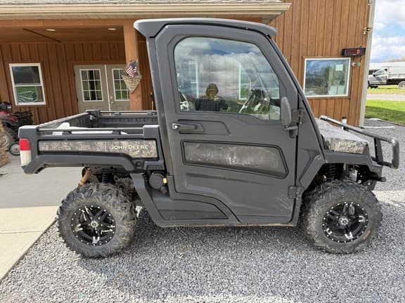 Image of John Deere XUV 835R equipment image 1