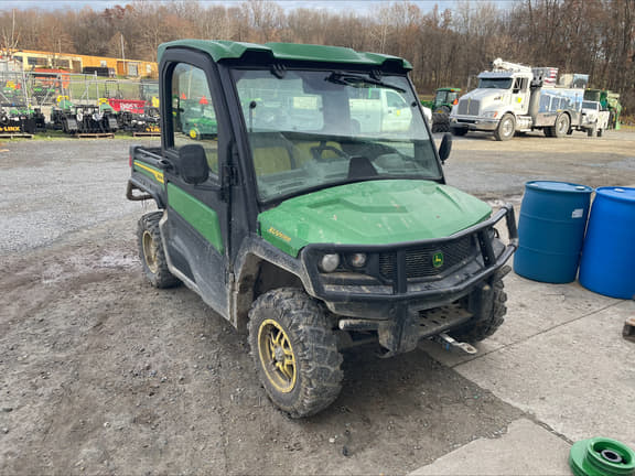 Image of John Deere XUV 835R equipment image 1