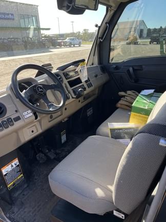 Image of John Deere XUV 835R equipment image 4