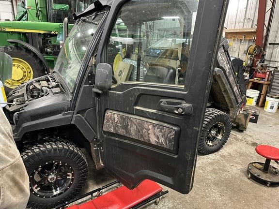 2023 John Deere XUV 835R Equipment Image0