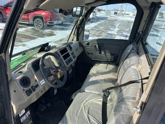Image of John Deere XUV 835R equipment image 4