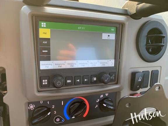 Image of John Deere XUV 835R equipment image 4