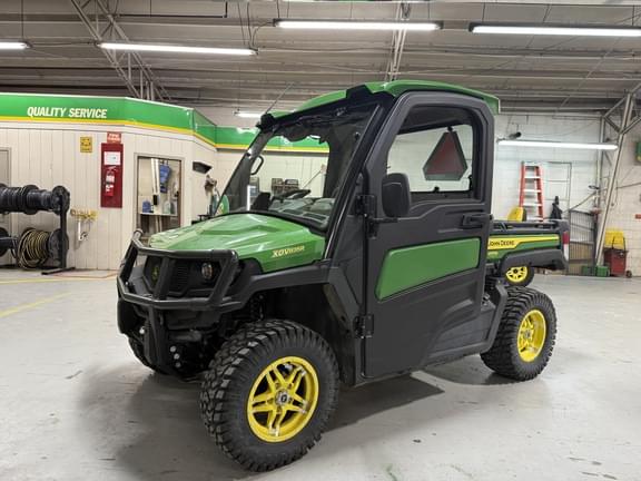 Image of John Deere XUV 835R equipment image 1