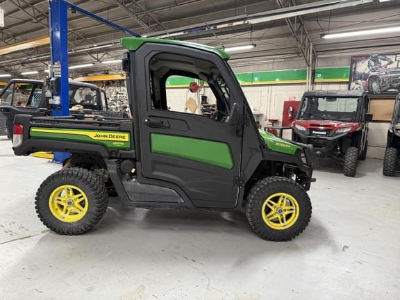 Image of John Deere XUV 835R equipment image 4