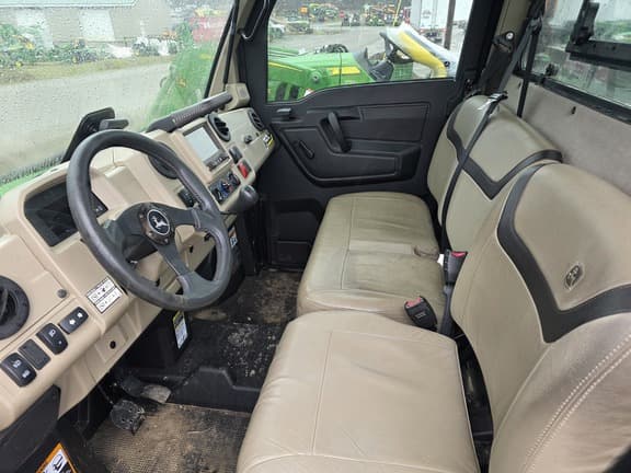 Image of John Deere XUV 835R equipment image 4