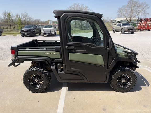 Image of John Deere XUV 835R equipment image 3