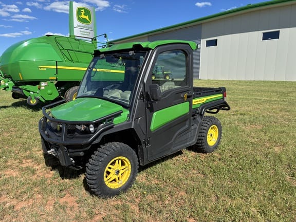 2023 John Deere XUV 835R Equipment Image0