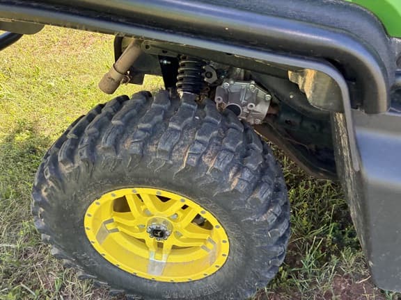 Image of John Deere XUV 835R equipment image 3
