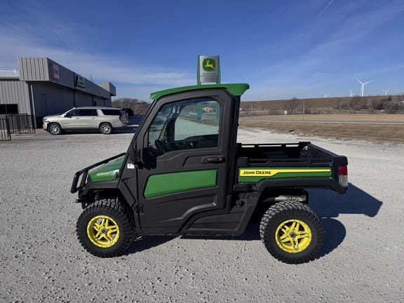 2023 John Deere XUV 835R Equipment Image0