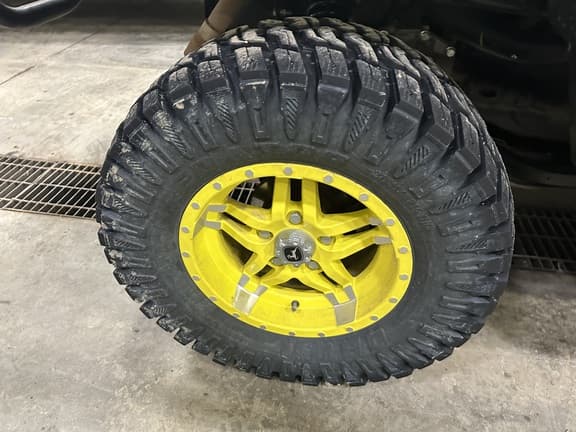 Image of John Deere XUV 835R equipment image 1