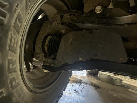Image of John Deere XUV 835R equipment image 2