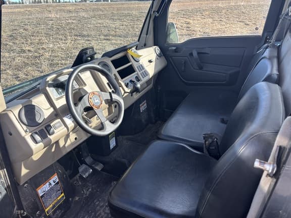 Image of John Deere XUV 835R equipment image 4