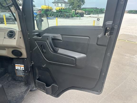 Image of John Deere XUV 835R equipment image 4