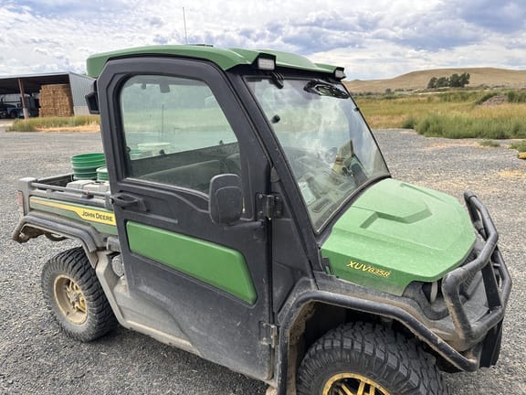 2023 John Deere XUV 835R Equipment Image0
