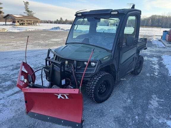 2023 John Deere XUV 865M Equipment Image0