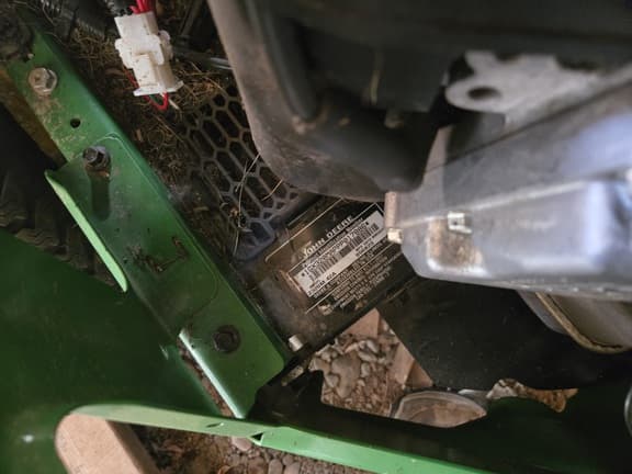 Image of John Deere Z320M equipment image 1