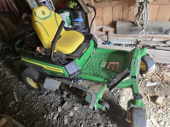 Image of John Deere Z320M equipment image 3