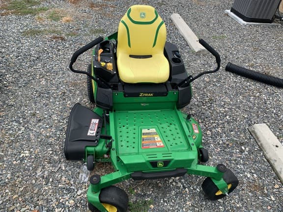 Image of John Deere Z320M equipment image 2