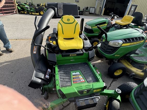 Image of John Deere Z320R equipment image 1