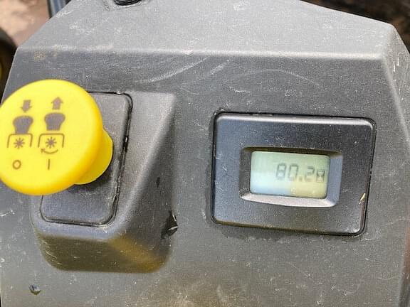 Image of John Deere Z325E equipment image 4