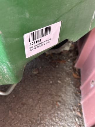 Image of John Deere Z325E equipment image 4