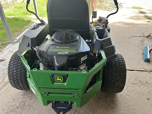 Image of John Deere Z330M equipment image 4