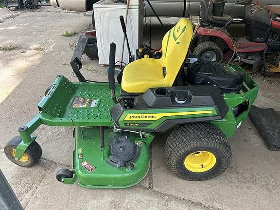 Image of John Deere Z330M equipment image 1