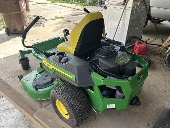 Image of John Deere Z330M equipment image 3