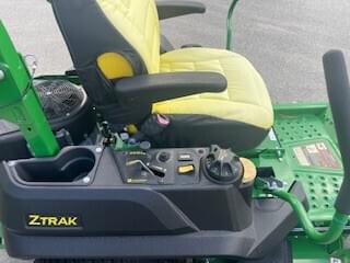 Image of John Deere Z735M equipment image 4