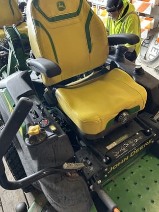 Image of John Deere Z930M equipment image 1