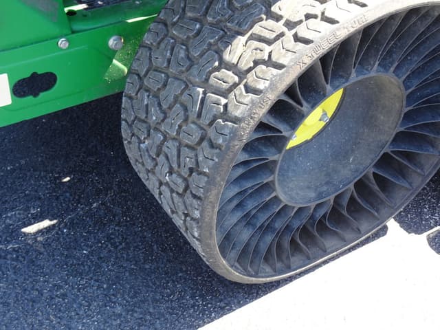 Image of John Deere Z930M equipment image 4