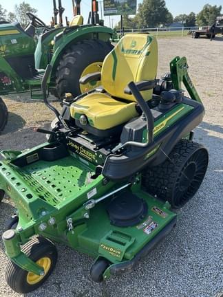 Image of John Deere Z930M equipment image 1