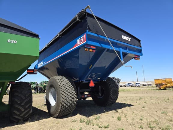 Image of Kinze 1050 equipment image 4