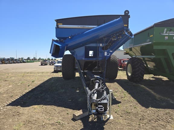 Image of Kinze 1050 equipment image 2