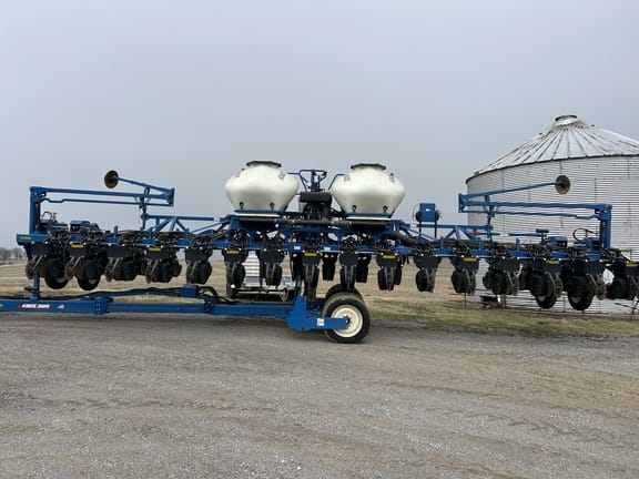 2023 Kinze 3605 Equipment Image0