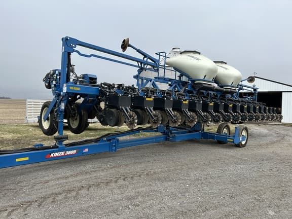 Image of Kinze 3605 equipment image 1
