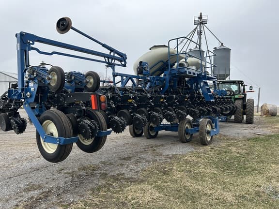 Image of Kinze 3605 equipment image 4