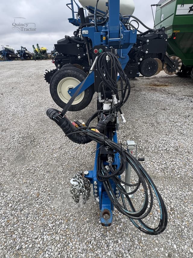 Image of Kinze 3665 equipment image 3