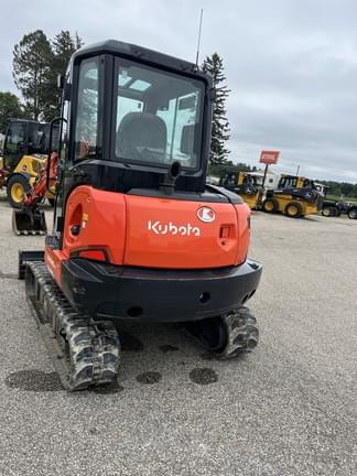 Image of Kubota KX040-4 equipment image 4