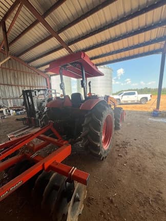 Image of Kubota M7060 equipment image 3