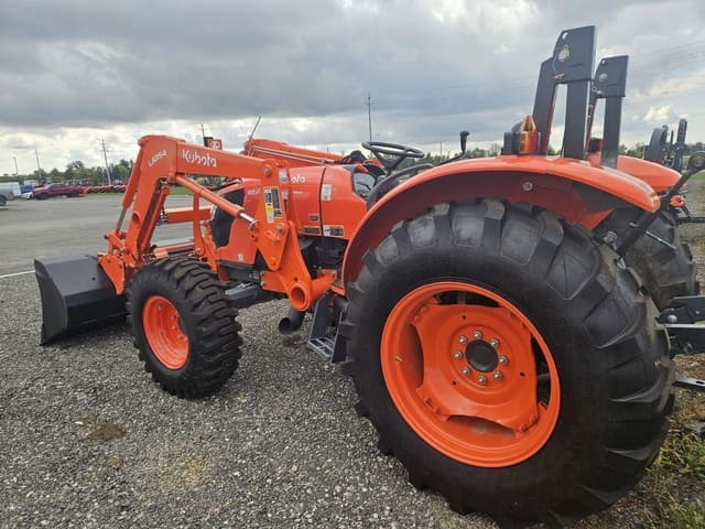 Image of Kubota M7060 equipment image 4