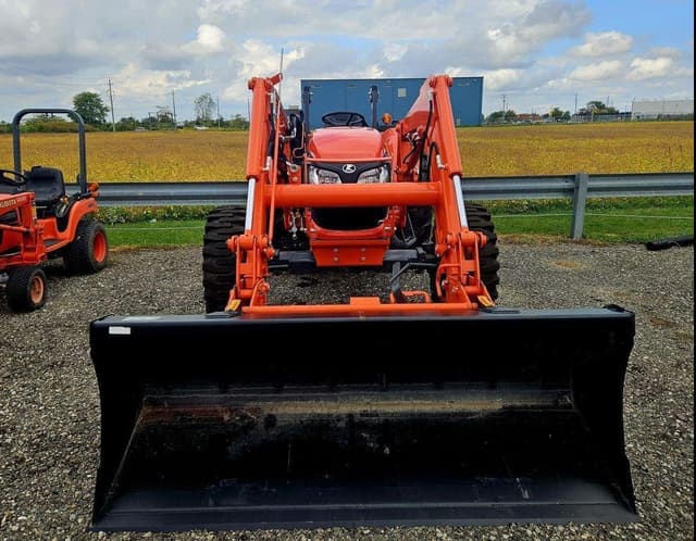 Image of Kubota M7060 equipment image 2