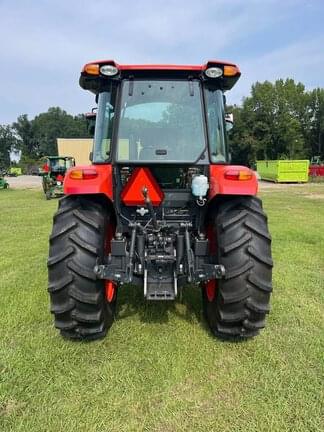 Image of Kubota M7060 equipment image 3
