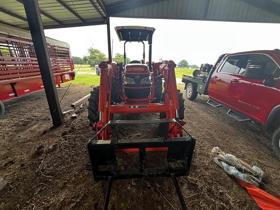 Image of Kubota M7060 equipment image 3