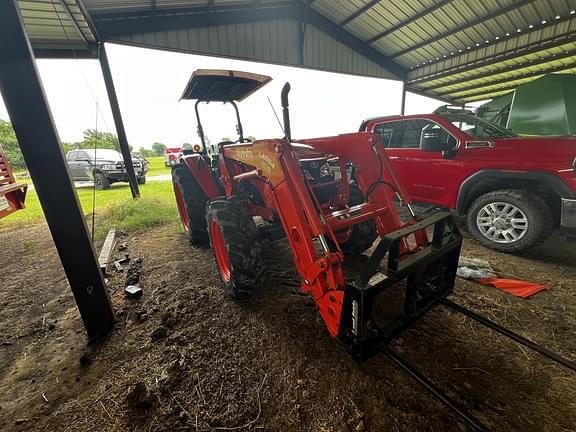 Image of Kubota M7060 equipment image 4