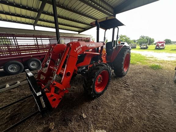 Image of Kubota M7060 equipment image 2