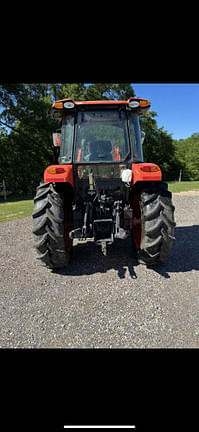 Image of Kubota M7060 equipment image 4