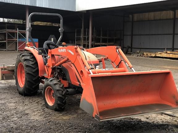 Image of Kubota MX5400 equipment image 2