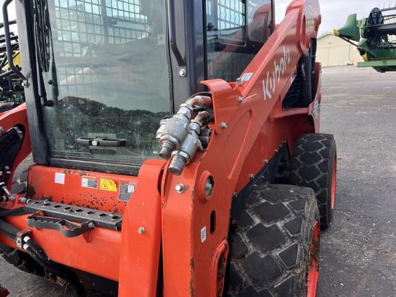 Image of Kubota SSV75 equipment image 4