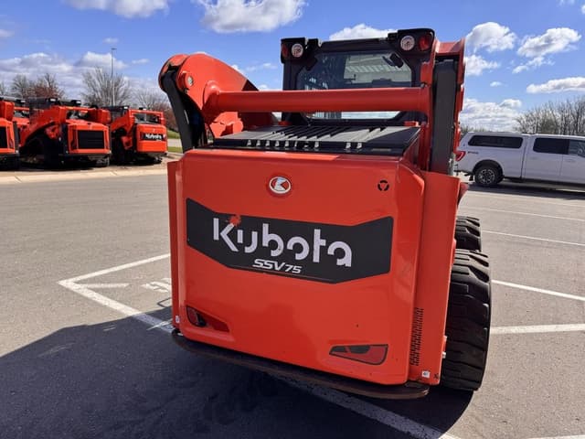 Image of Kubota SSV75HC equipment image 3